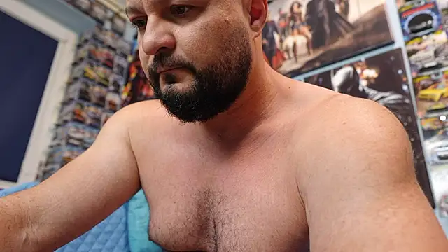 Snapshot of Muscle_Bear chatting on June 2026 03:26:02 AM Muscle Bear online show from June 2026 03:26:02 AM