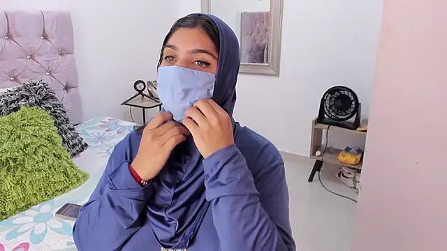 Snapshot of anissa- chatting on February 2025 01:40:02 PM anissa- online show from February 2025 01:40:02 PM