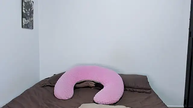 Abby Saenz01 online show from November 2025 06:44:01 PM