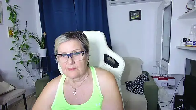 Snapshot of Selenna57 chatting on April 2026 05:14:02 PM Selenna57 online show from April 2026 05:14:02 PM