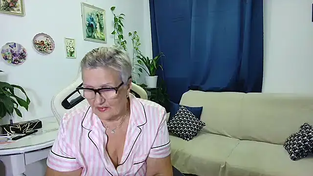 Selenna57 online show from December 2025 08:17:02 PM