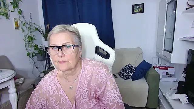 Snapshot of Selenna57 chatting on April 2026 05:03:01 PM Selenna57 online show from April 2026 05:03:01 PM