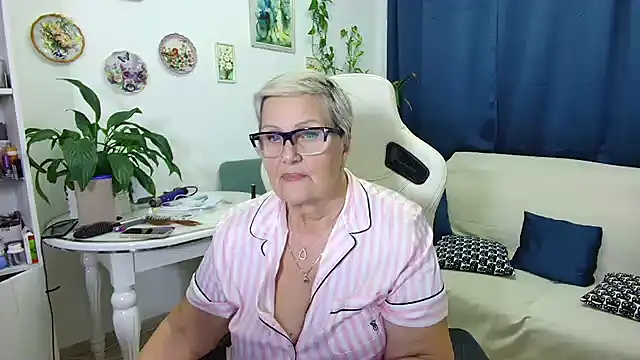 Selenna57 online show from December 2025 07:16:02 PM