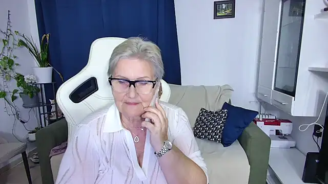 Snapshot of Selenna57 chatting on April 2026 04:56:01 PM Selenna57 online show from April 2026 04:56:01 PM