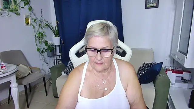Snapshot of Selenna57 chatting on April 2026 05:47:01 PM Selenna57 online show from April 2026 05:47:01 PM