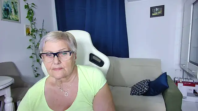 Snapshot of Selenna57 chatting on April 2026 05:27:02 PM Selenna57 online show from April 2026 05:27:02 PM