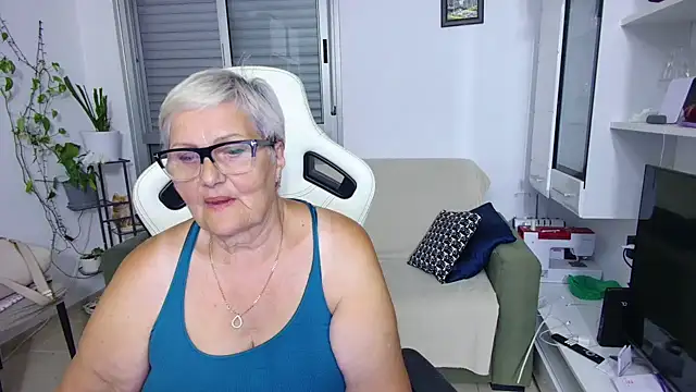 Snapshot of Selenna57 chatting on May 2026 05:31:02 PM Selenna57 online show from May 2026 05:31:02 PM