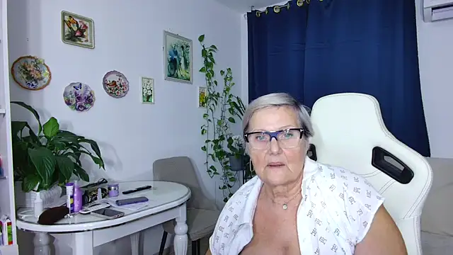 Snapshot of Selenna57 chatting on February 2026 06:38:02 PM Selenna57 online show from February 2026 06:38:02 PM