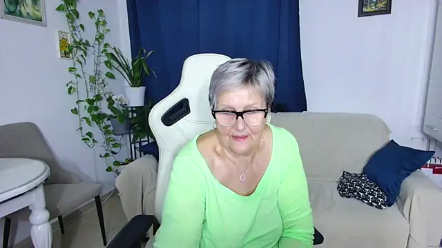 Snapshot of Selenna57 chatting on February 2026 06:19:02 PM Selenna57 online show from February 2026 06:19:02 PM