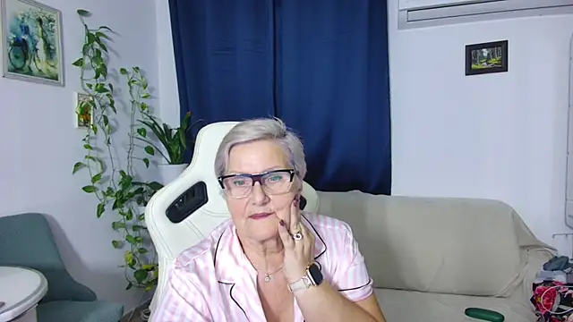 Selenna57 online show from November 2025 06:52:02 PM