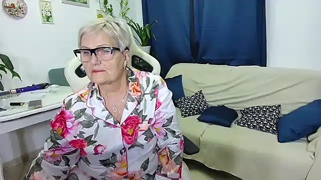 Selenna57 online show from December 2025 07:08:02 PM