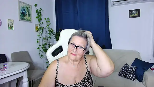 Snapshot of Selenna57 chatting on February 2026 06:18:02 PM Selenna57 online show from February 2026 06:18:02 PM