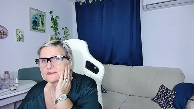 Selenna57 online show from January 2026 06:48:01 PM