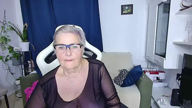 Snapshot of Selenna57 chatting on April 2026 05:26:01 PM Selenna57 online show from April 2026 05:26:01 PM