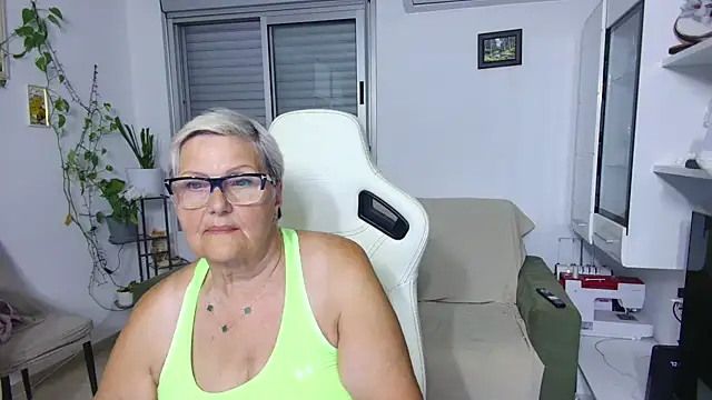 Snapshot of Selenna57 chatting on June 2026 05:17:02 PM Selenna57 online show from June 2026 05:17:02 PM