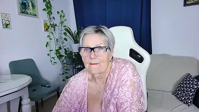 Snapshot of Selenna57 chatting on January 2026 06:45:01 PM Selenna57 online show from January 2026 06:45:01 PM