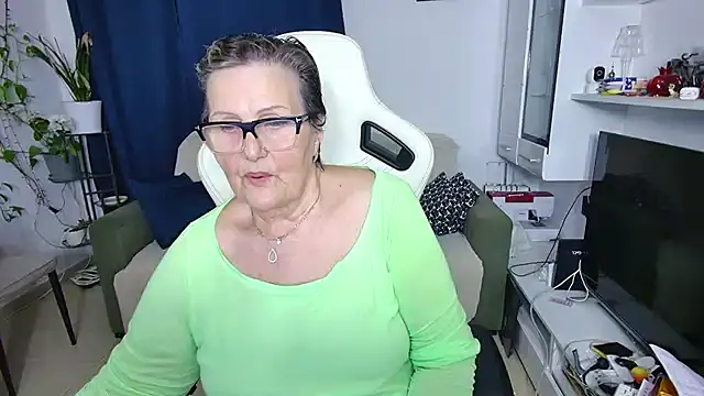 Snapshot of Selenna57 chatting on April 2026 05:30:01 PM Selenna57 online show from April 2026 05:30:01 PM