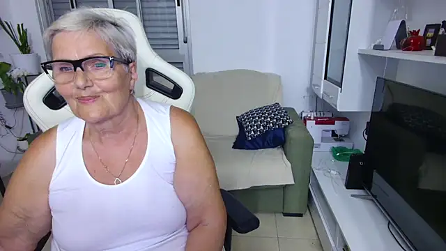 Snapshot of Selenna57 chatting on May 2026 05:44:02 PM Selenna57 online show from May 2026 05:44:02 PM