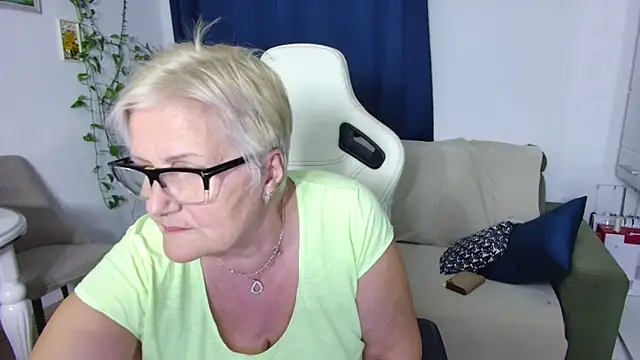 Snapshot of Selenna57 chatting on April 2026 05:49:02 PM Selenna57 online show from April 2026 05:49:02 PM