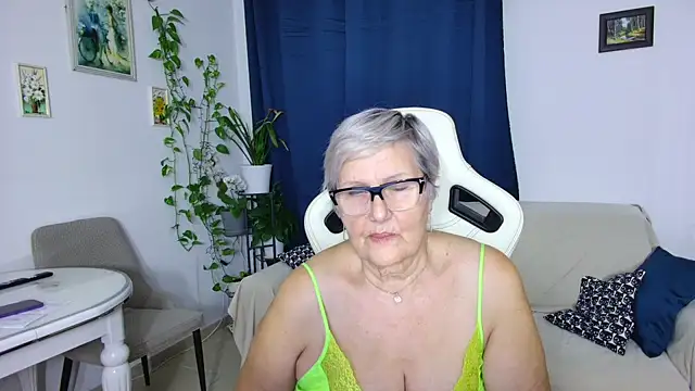 Snapshot of Selenna57 chatting on February 2026 06:48:02 PM Selenna57 online show from February 2026 06:48:02 PM