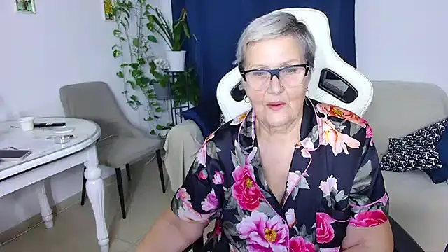 Snapshot of Selenna57 chatting on February 2026 07:13:01 PM Selenna57 online show from February 2026 07:13:01 PM