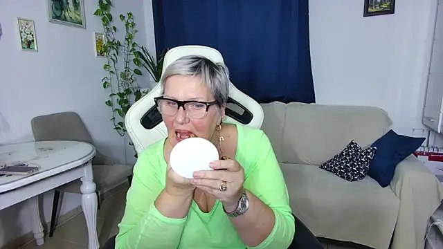 Snapshot of Selenna57 chatting on February 2026 07:02:01 PM Selenna57 online show from February 2026 07:02:01 PM