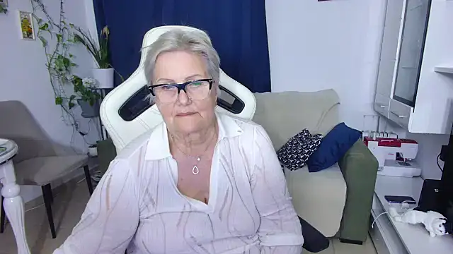 Snapshot of Selenna57 chatting on April 2026 07:58:02 PM Selenna57 online show from April 2026 07:58:02 PM