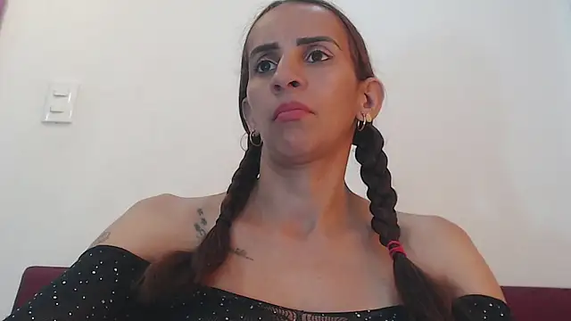 Amber Moore online show from December 2025 06:28:02 PM