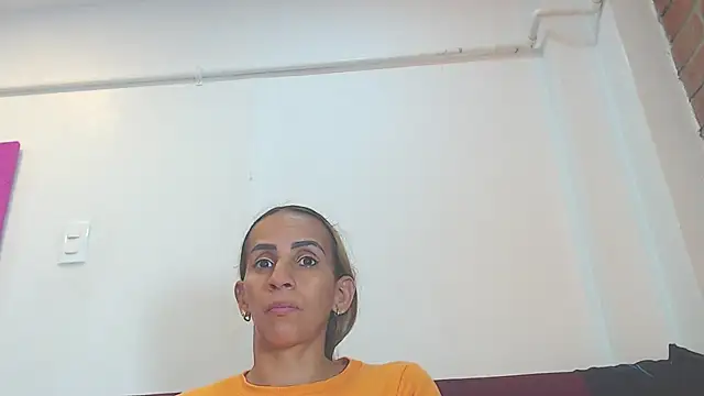 Amber Moore online show from May 2026 05:33:01 PM