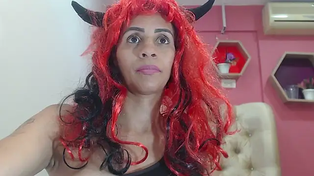 Amber Moore online show from October 2025 10:00:02 PM