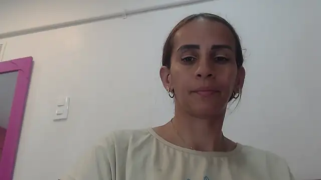 Amber Moore online show from November 2025 10:32:01 PM