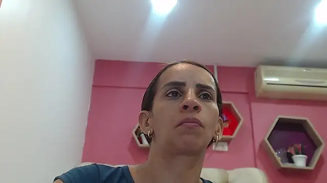 Amber Moore online show from September 2025 01:00:01 AM