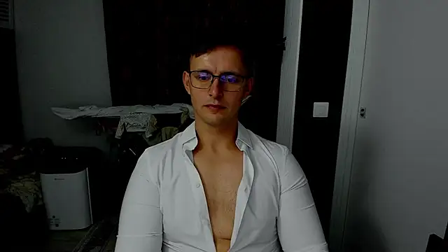 sexxymuscles4u online show from November 2025 02:43:02 PM