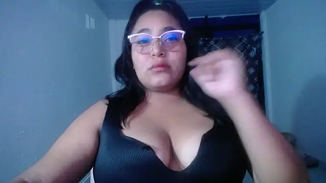 Snapshot of sirena_15 chatting on April 2026 05:27:02 AM sirena 15 online show from April 2026 05:27:02 AM