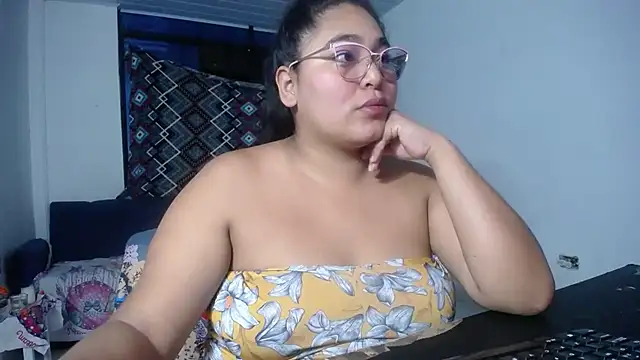 Snapshot of sirena_15 chatting on November 2025 04:59:01 AM sirena 15 online show from November 2025 04:59:01 AM