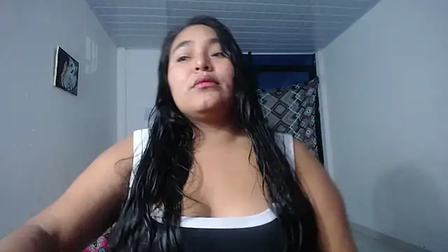 Snapshot of sirena_15 chatting on October 2025 05:52:01 AM sirena 15 online show from October 2025 05:52:01 AM