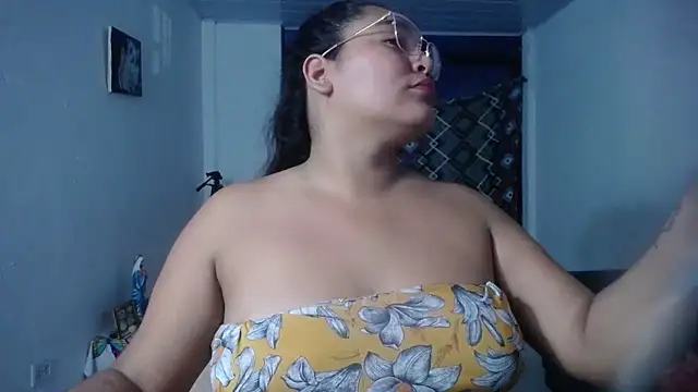 Snapshot of sirena_15 chatting on October 2025 05:20:01 AM sirena 15 online show from October 2025 05:20:01 AM