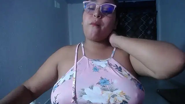 Snapshot of sirena_15 chatting on April 2026 05:21:01 AM sirena 15 online show from April 2026 05:21:01 AM