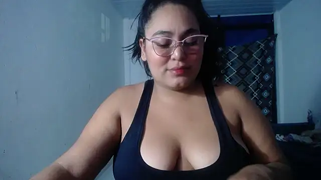 Snapshot of sirena_15 chatting on February 2026 05:29:01 AM sirena 15 online show from February 2026 05:29:01 AM