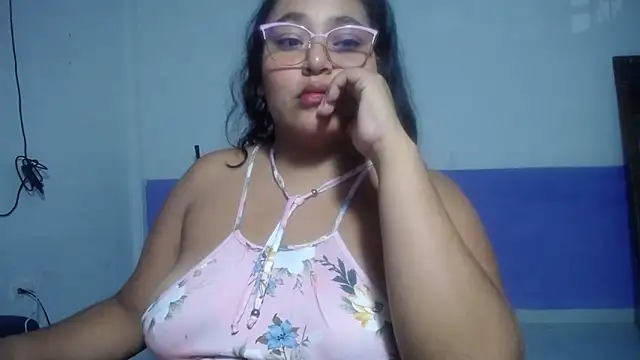 Snapshot of sirena_15 chatting on June 2026 05:06:01 AM sirena 15 online show from June 2026 05:06:01 AM