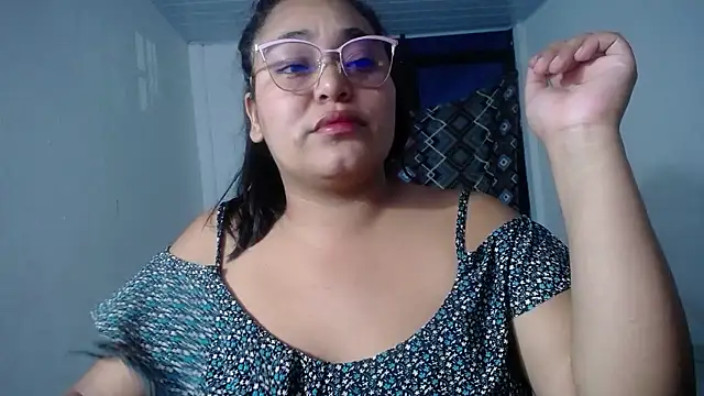 Snapshot of sirena_15 chatting on January 2026 02:04:02 AM sirena 15 online show from January 2026 02:04:02 AM