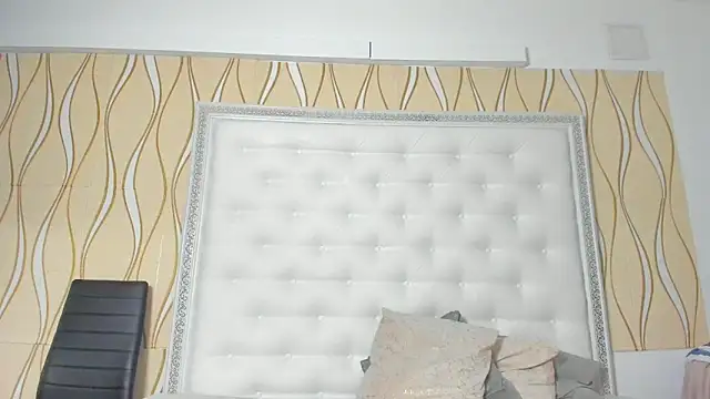 karissia online show from December 2025 04:06:02 AM