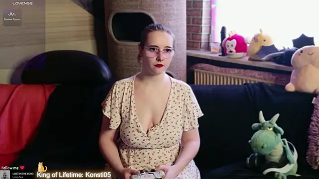 Snapshot of GamerGirl_Eve chatting on May 2026 02:39:02 PM GamerGirl Eve online show from May 2026 02:39:02 PM