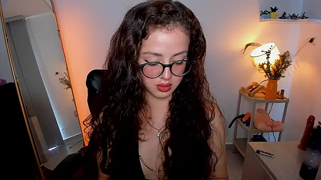 Cassandra Caiin online show from November 2025 04:18:02 PM