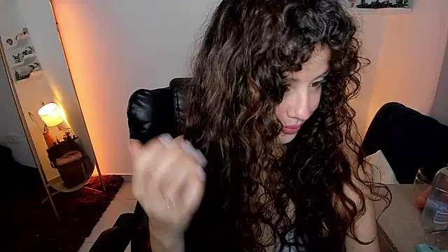 Cassandra Caiin online show from April 2026 11:17:01 PM