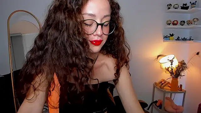 Cassandra Caiin online show from November 2025 04:18:01 PM