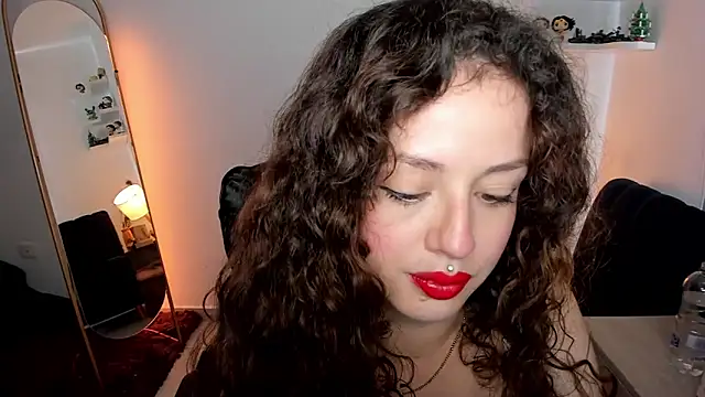 Cassandra Caiin online show from May 2026 10:02:02 PM