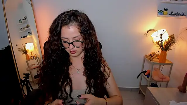 Cassandra Caiin online show from November 2025 07:13:01 AM