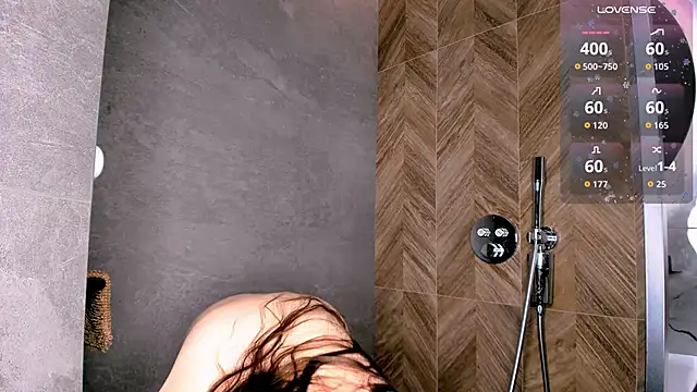 Snapshot of BondGirll chatting on December 2025 06:52:02 AM BondGirll online show from December 2025 06:52:02 AM