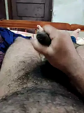 Snapshot of MalluBoyForGirls chatting on March 2025 04:24:01 AM MalluBoyForGirls online show from March 2025 04:24:01 AM